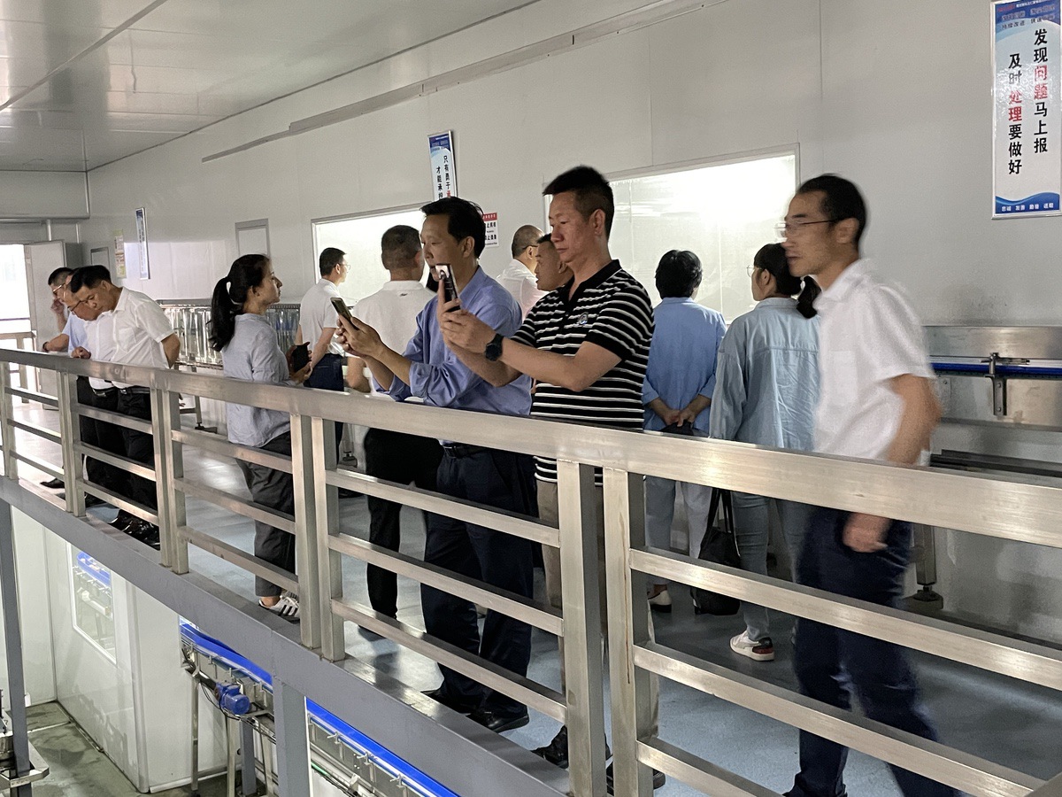 云南省玉溪峨山县委主要领导张名同志