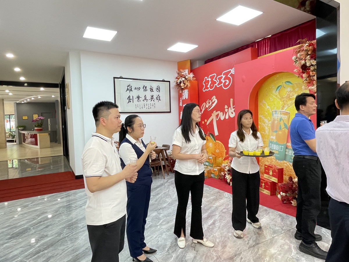 肇庆市银监领导（工厂参观）