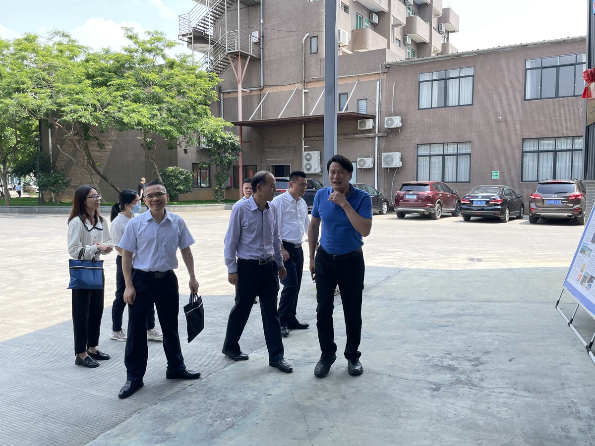 肇庆市银监领导（工厂参观）