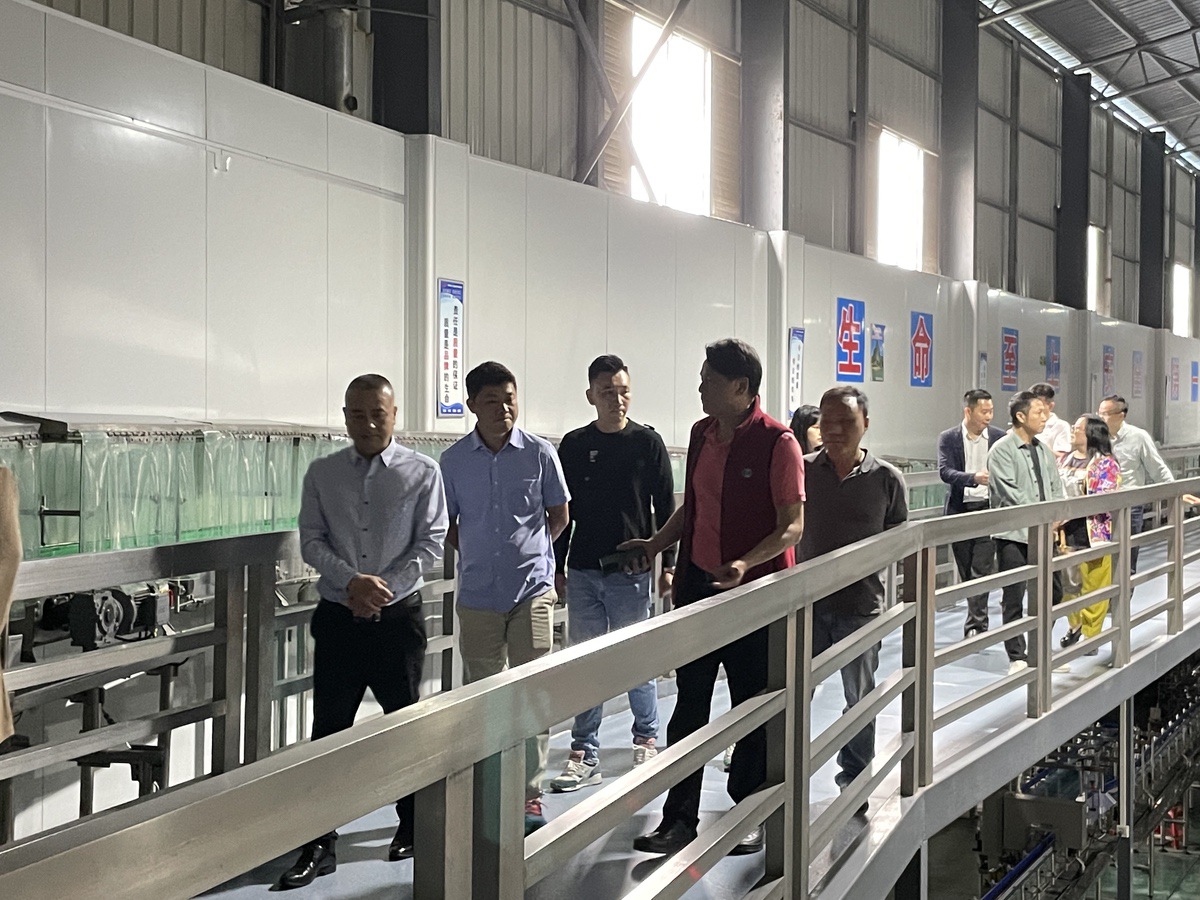 香港大沙同乡会会长袁广伦返乡走访调研