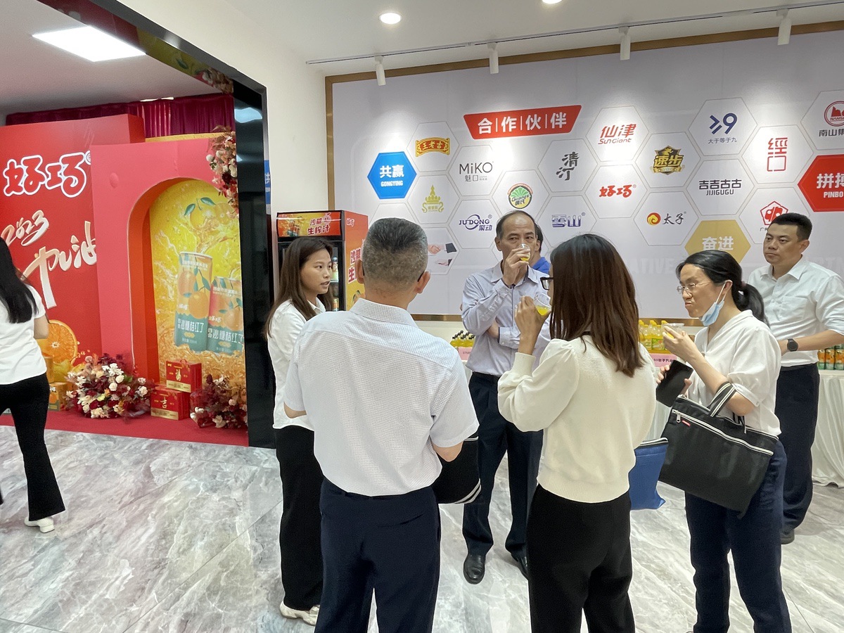 肇庆市银监领导（工厂参观）